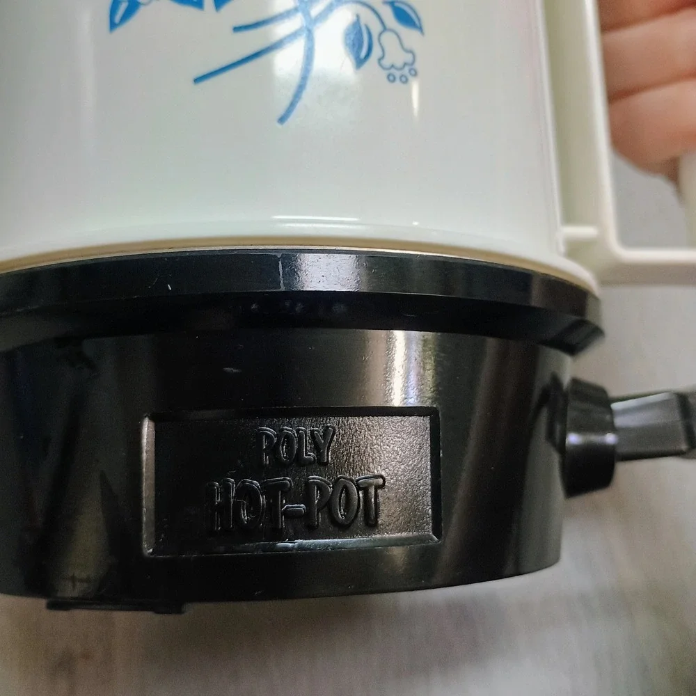 VINTAGE REGAL 5 CUP POLY HOT POT WHITE W/BLUE FLOWERS MODEL 7427 Tested/Works